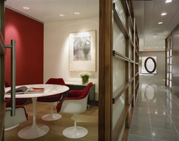 Knoll Studio Saarinen Tulip Dining Table