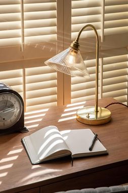 Adjustable table lamp with skinny ribbed Hay shade