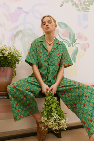 https://ww.prshots.co.uk/contents/archives/329/362/images/thumb350x287_auto/oliver-bonas_green-strawberry-cropped-wide-leg-trousers-gbp68_thumb.jpg
