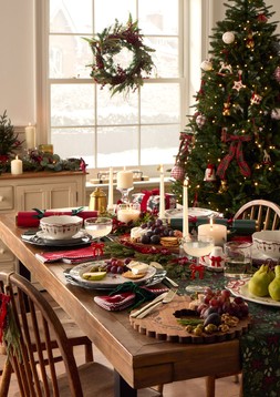 0601 2072750 B&M AW26 Timeless Tradition Dining Main02 Crop