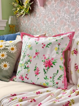 B&M HOME SS26 // COUNTRY RUSTIC // DAISY CUSHION GREEN £8 /./ FLORAL STRIPE EDGE CUSHION £10 // FLORAL PRINT SUPERSOFT THROW £5 //