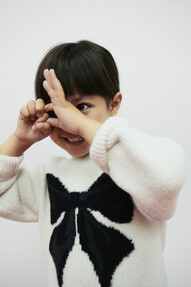 https://ww.prshots.co.uk/contents/archives/98/201/images/thumb350x287_auto/marks_amp_spencer_ms-bow-jumper-2-8-yrs-18_thumb.jpg