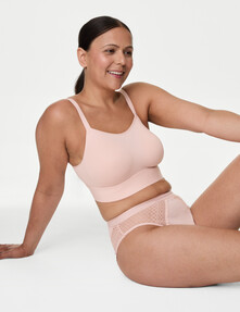 https://ww.prshots.co.uk/contents/archives/98/201/images/thumb350x287_auto/marks_amp_spencer_ms-non-wired-post-surgery-cami-bra-a-h-18-pin__d1fd0_thumb.jpg